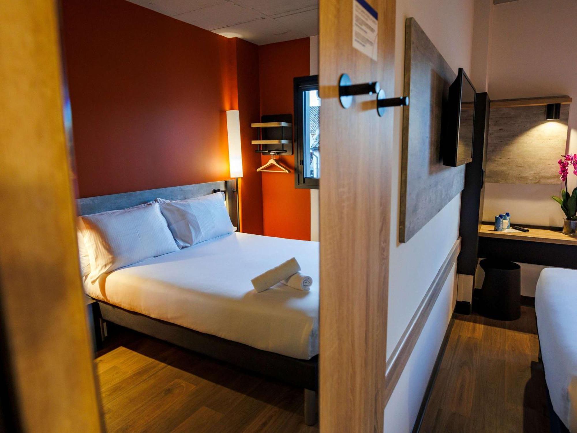 Отель Ibis Budget Logrono Centro Экстерьер фото